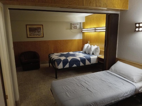 Siesta Motel image 25